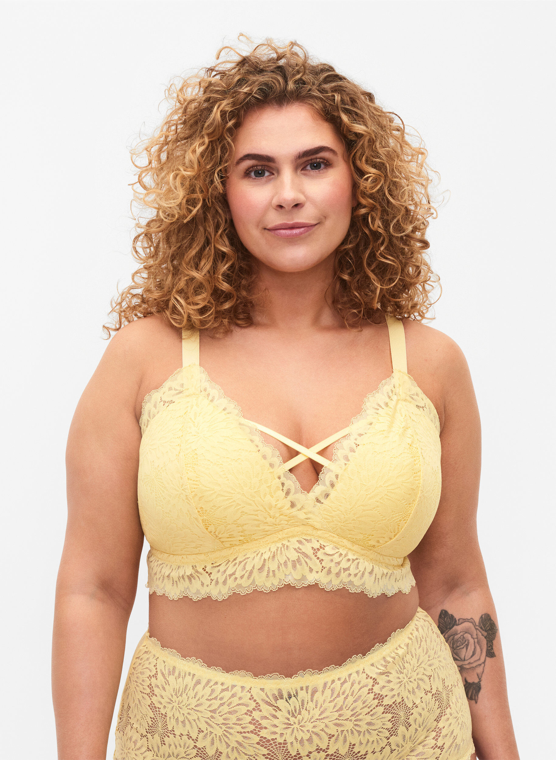 Bralette med stringdetalje og blød vattering