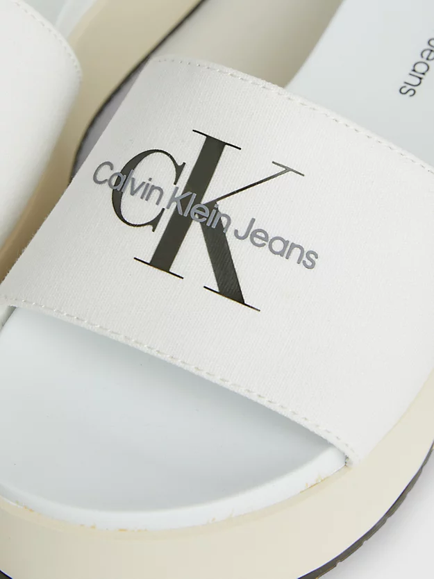Chinelo de lona com plataforma