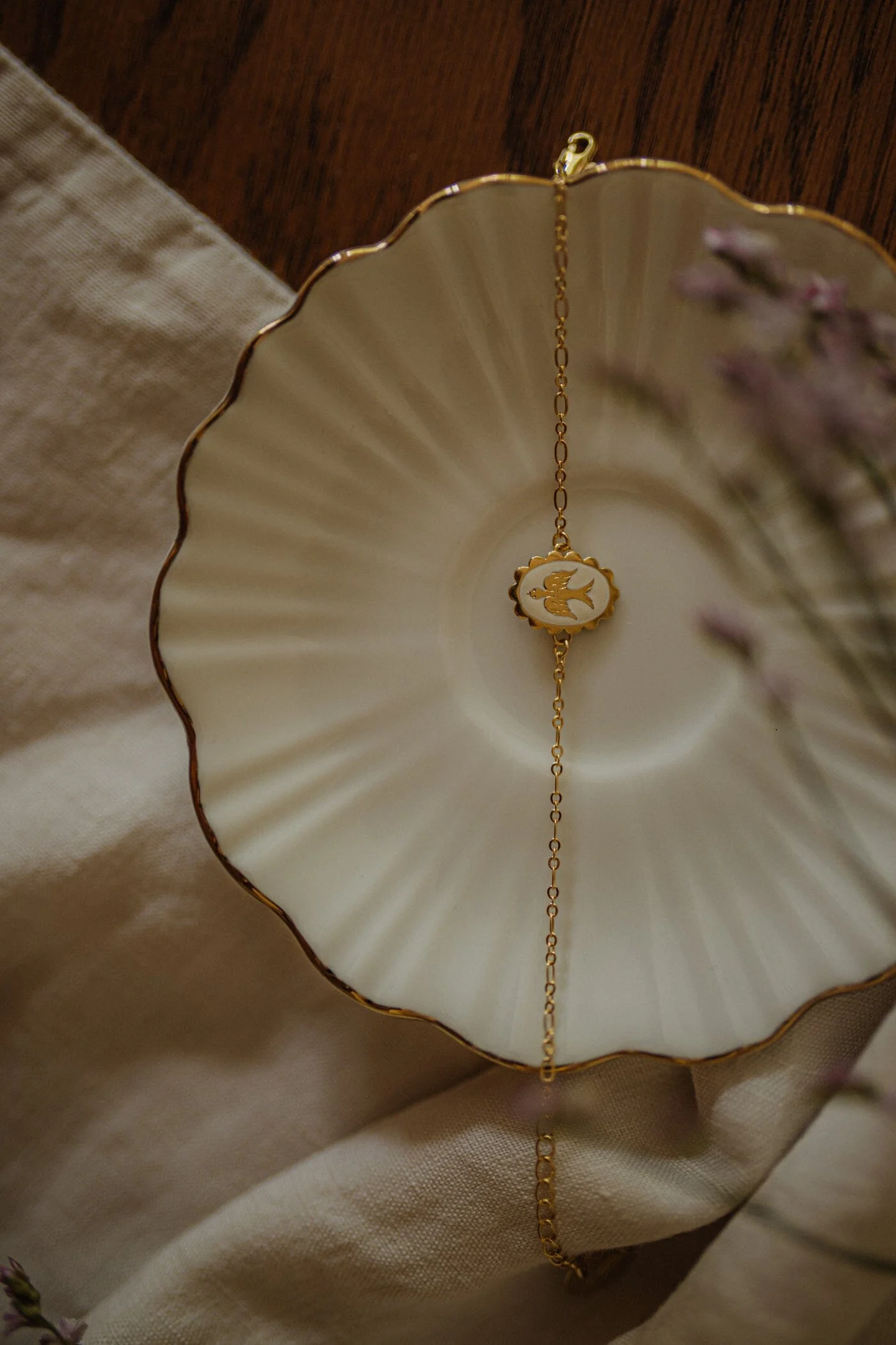 THÉMIS - Bracelet colombe émaillé doré à l'or fin | Blanc