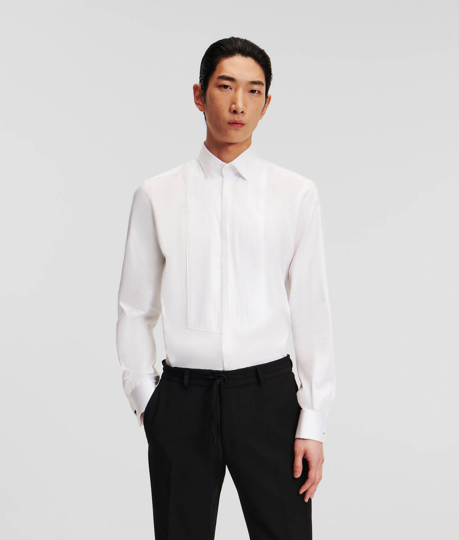 CHEMISE À LA COUPE MODERNE