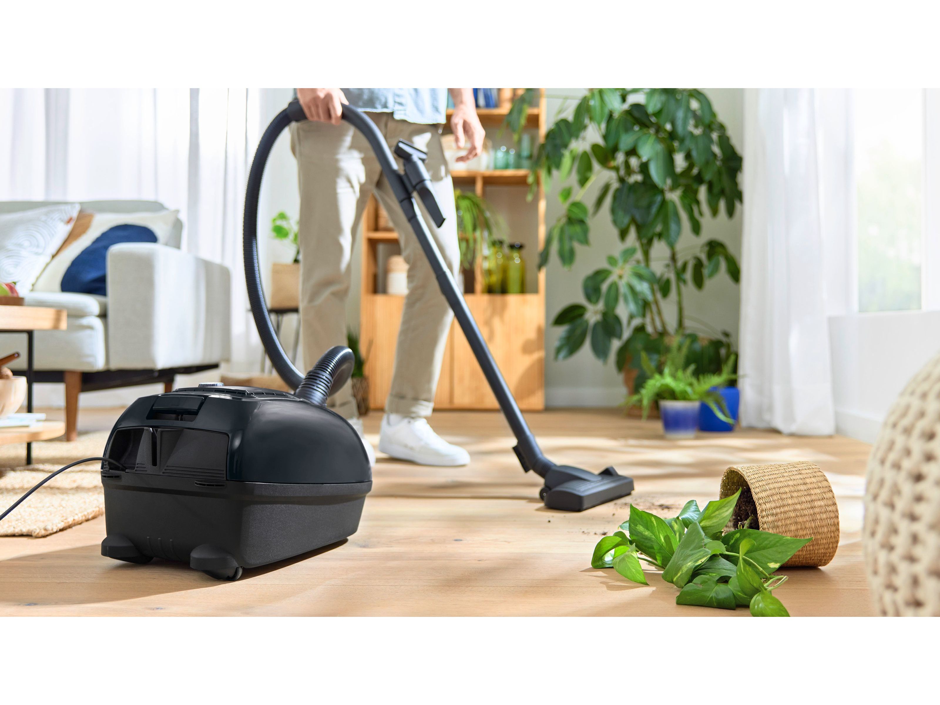 ASPIRADOR COM SACO BOSCH BGB38BA3T SÉRIE 4 PRETO