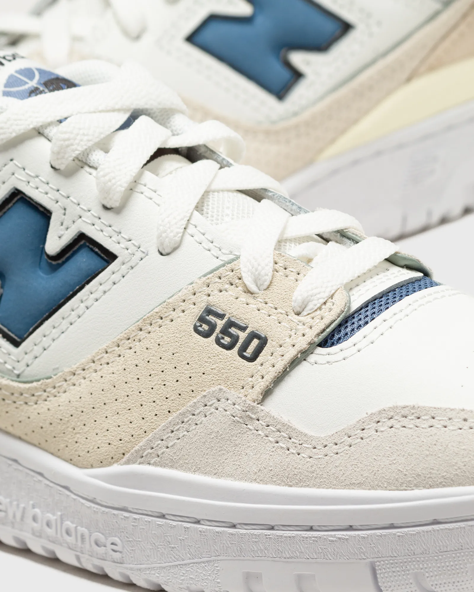 New Balance WMNS 550