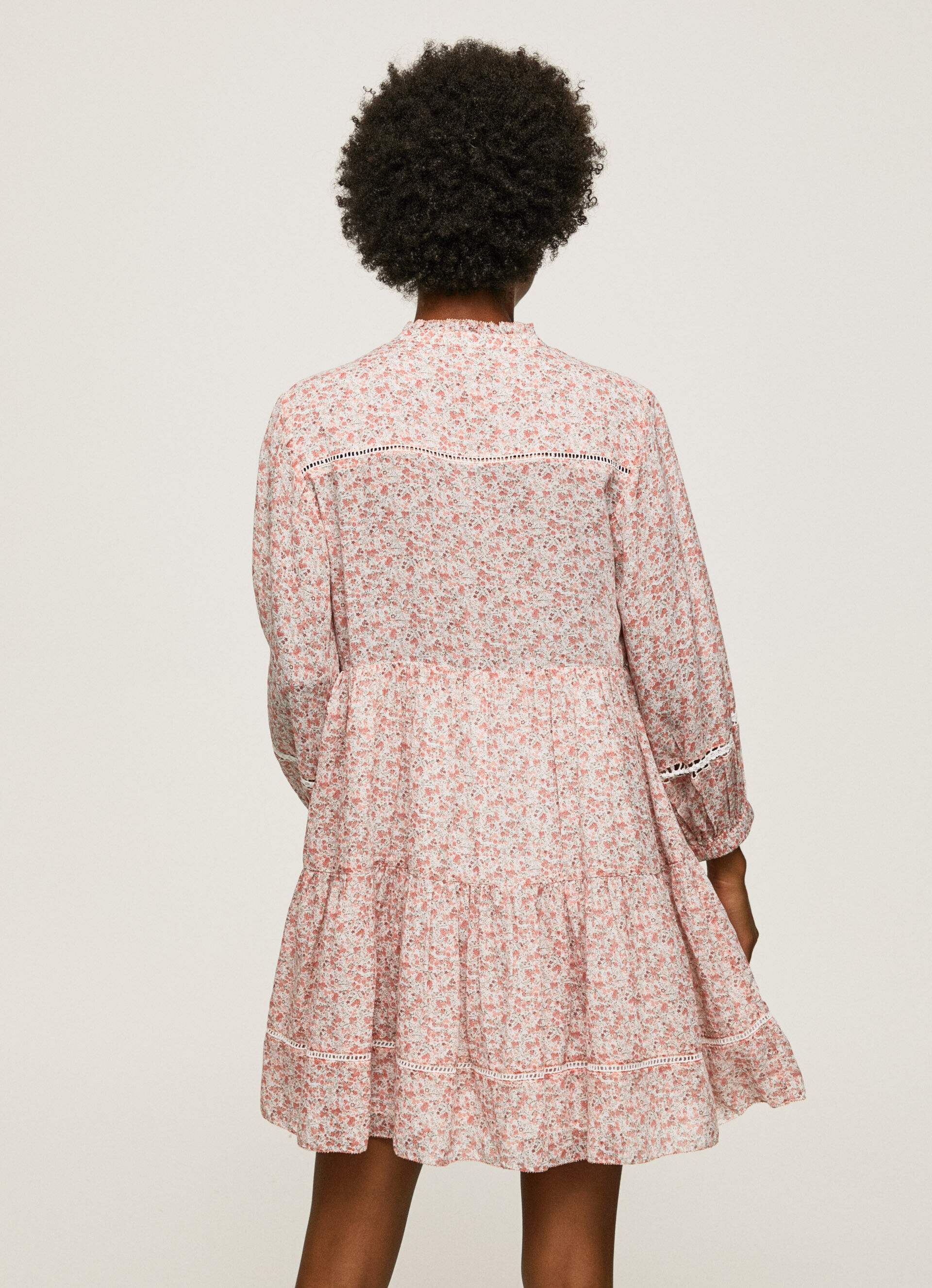 VESTIDO COM ESTAMPA FLORAL - multicolorido