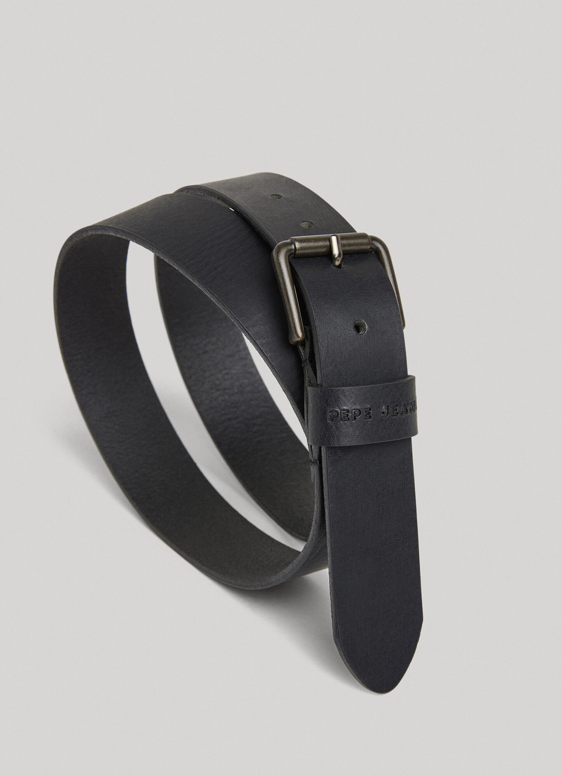 Cinto de couro com fivela de metal - preto