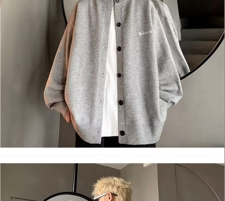 Bay Go Mall - Geborduurd vest met ronde hals en letters