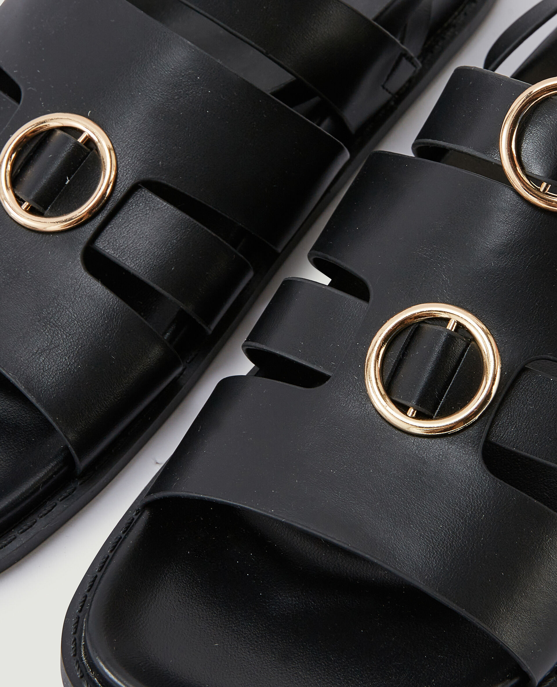 Sandales plates avec anneaux - Noir