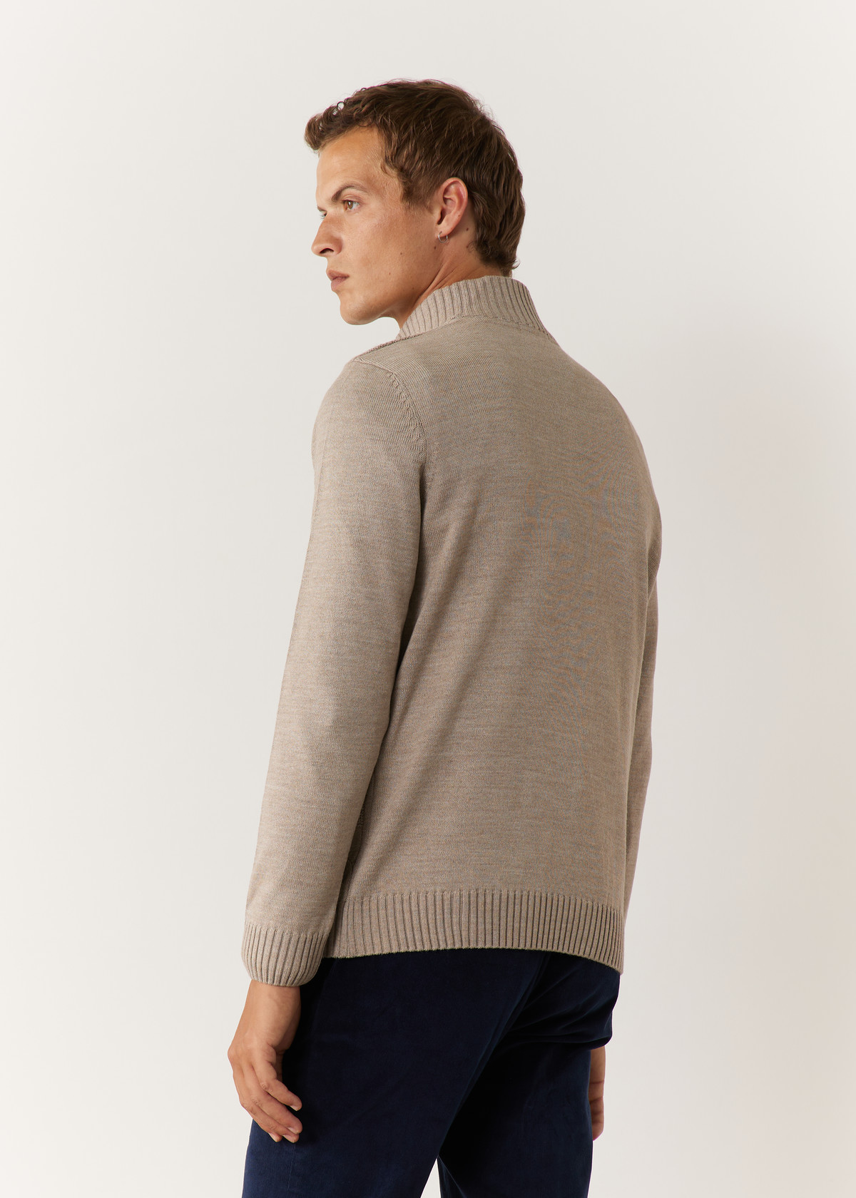Pull col zippé en laine Mérinos mélangée unie sable