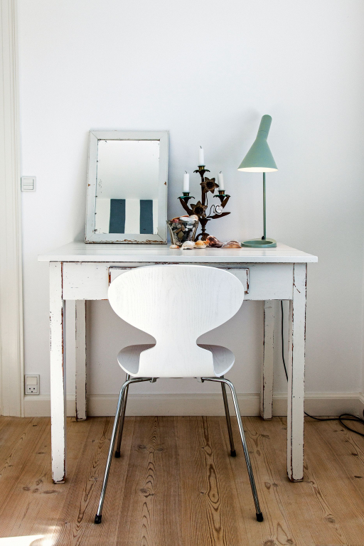 Louis Poulsen AJ bureaulamp V3 White