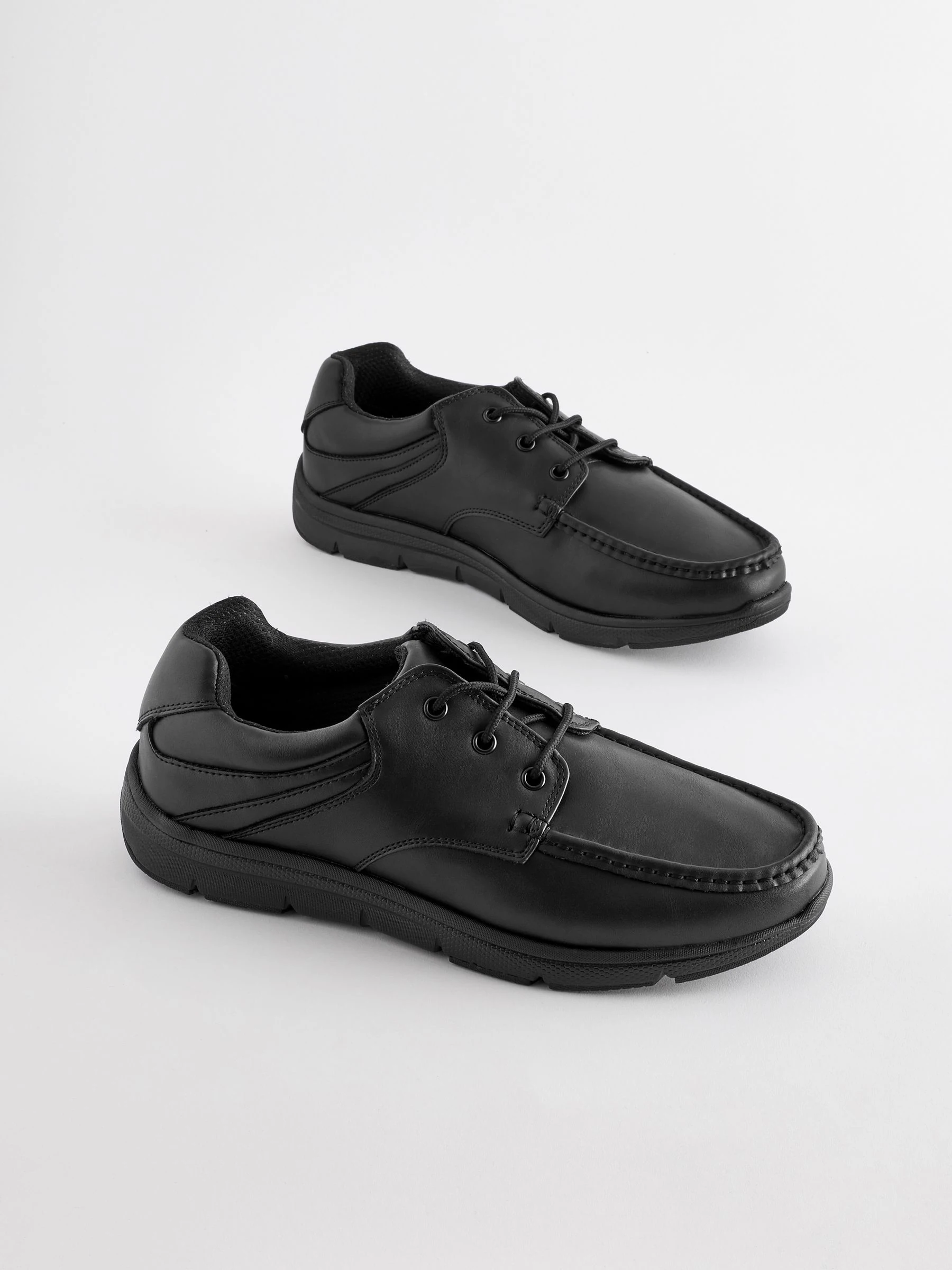 Zwart - Wijde pasvorm - Schoenen met mocassinnaad en veters