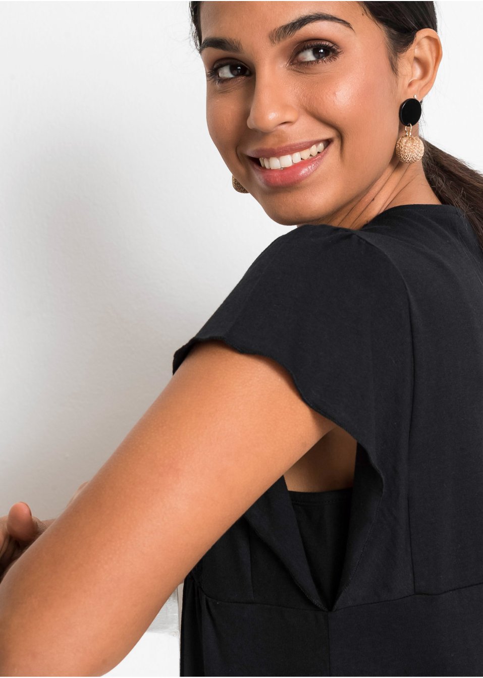 T-shirt avec décolleté en dentelle