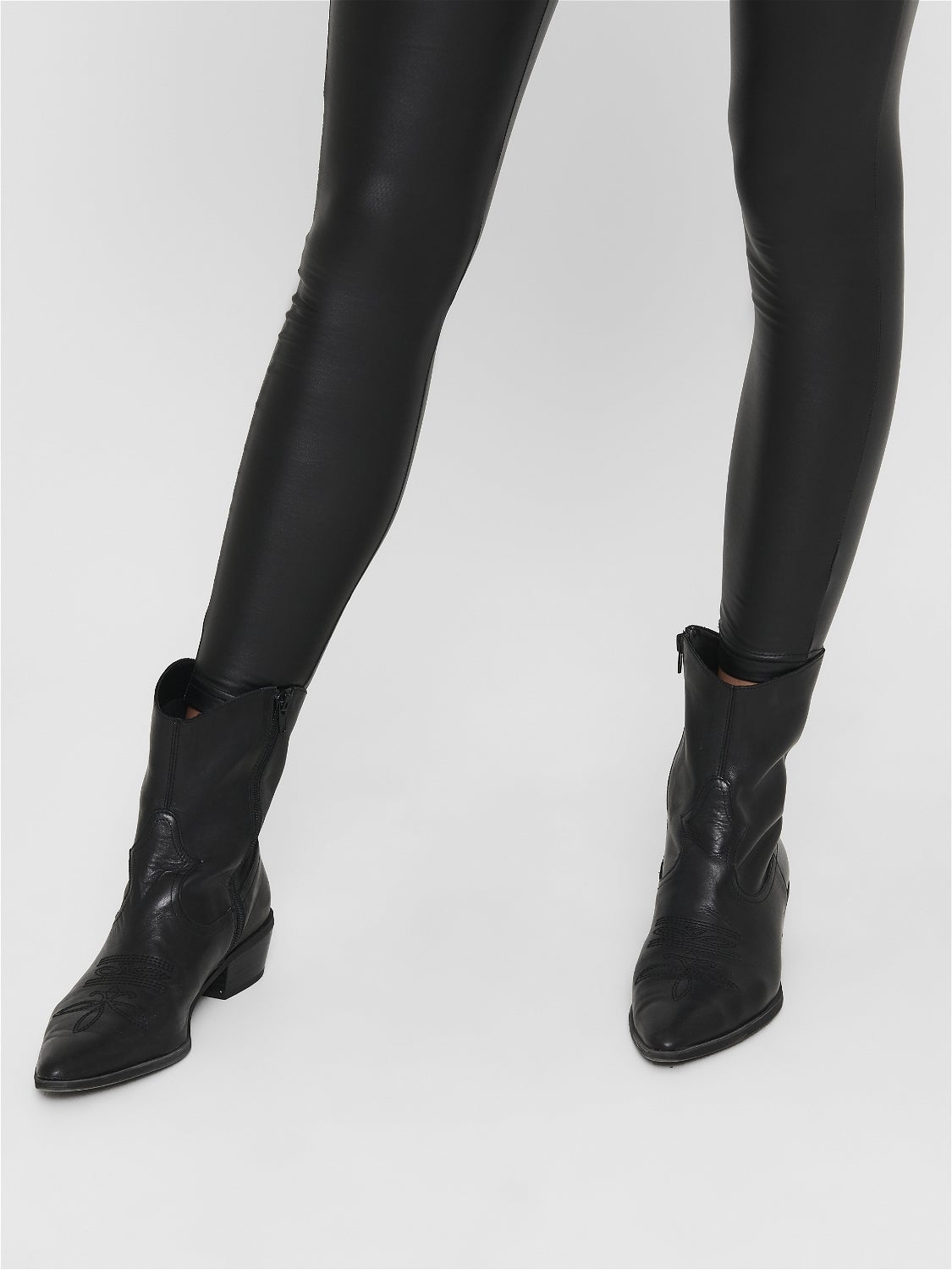 JDYSTINE Slim Fit Hose in Lederoptik Black