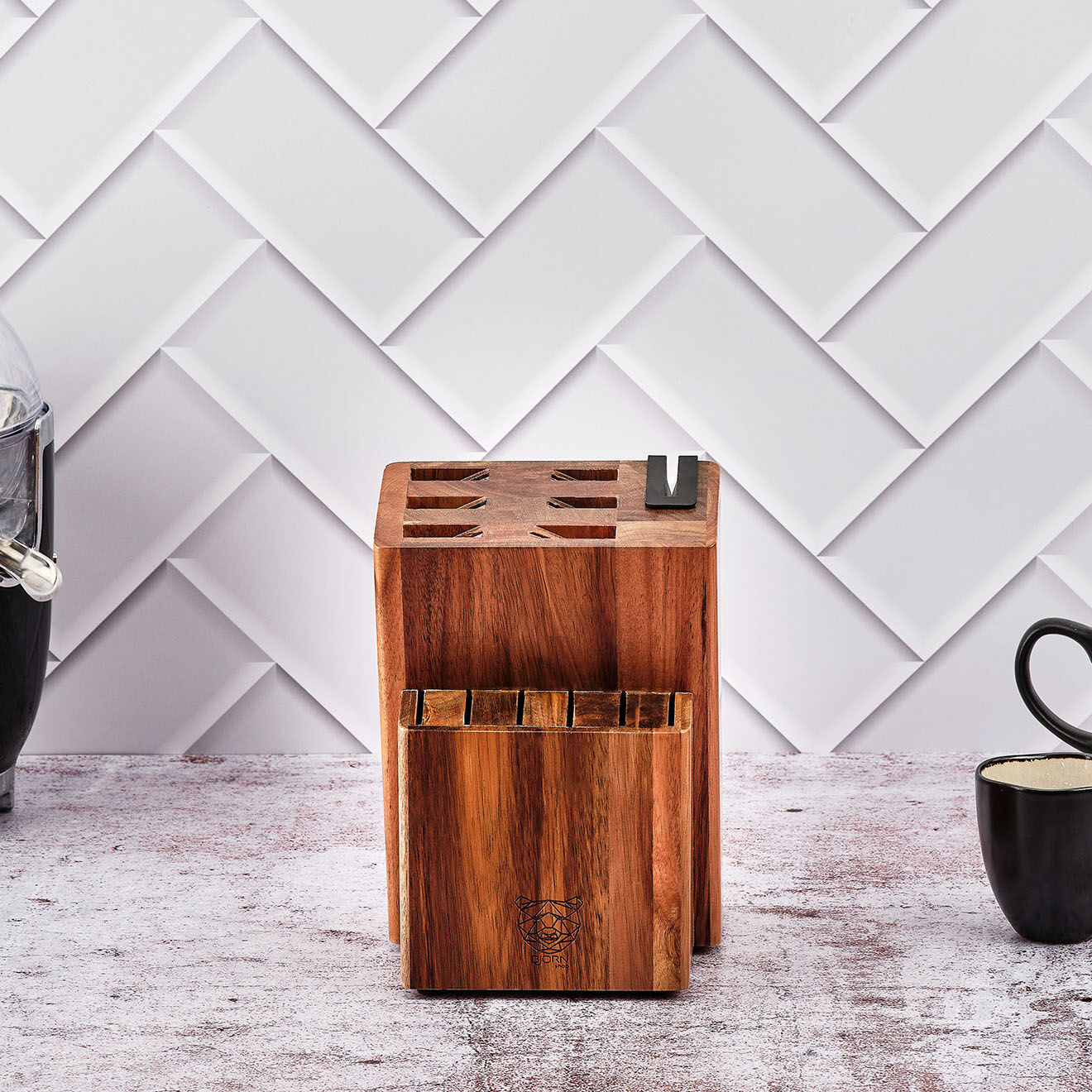 Bjorn Bloc à couteaux avec aiguiseur intégré Loviisa bois vernis - 13x15x23 cm