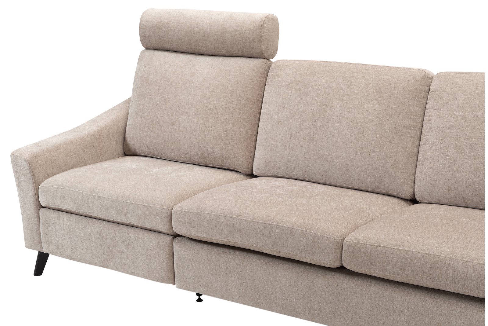 Lona hjørnesofa 3- og 2-seter hjørnesofa I tekstil City 9970 beige. Arm 1 og sorte ben 2M9K2. Med motorisert fotstøtte på ytterste venstre sete.