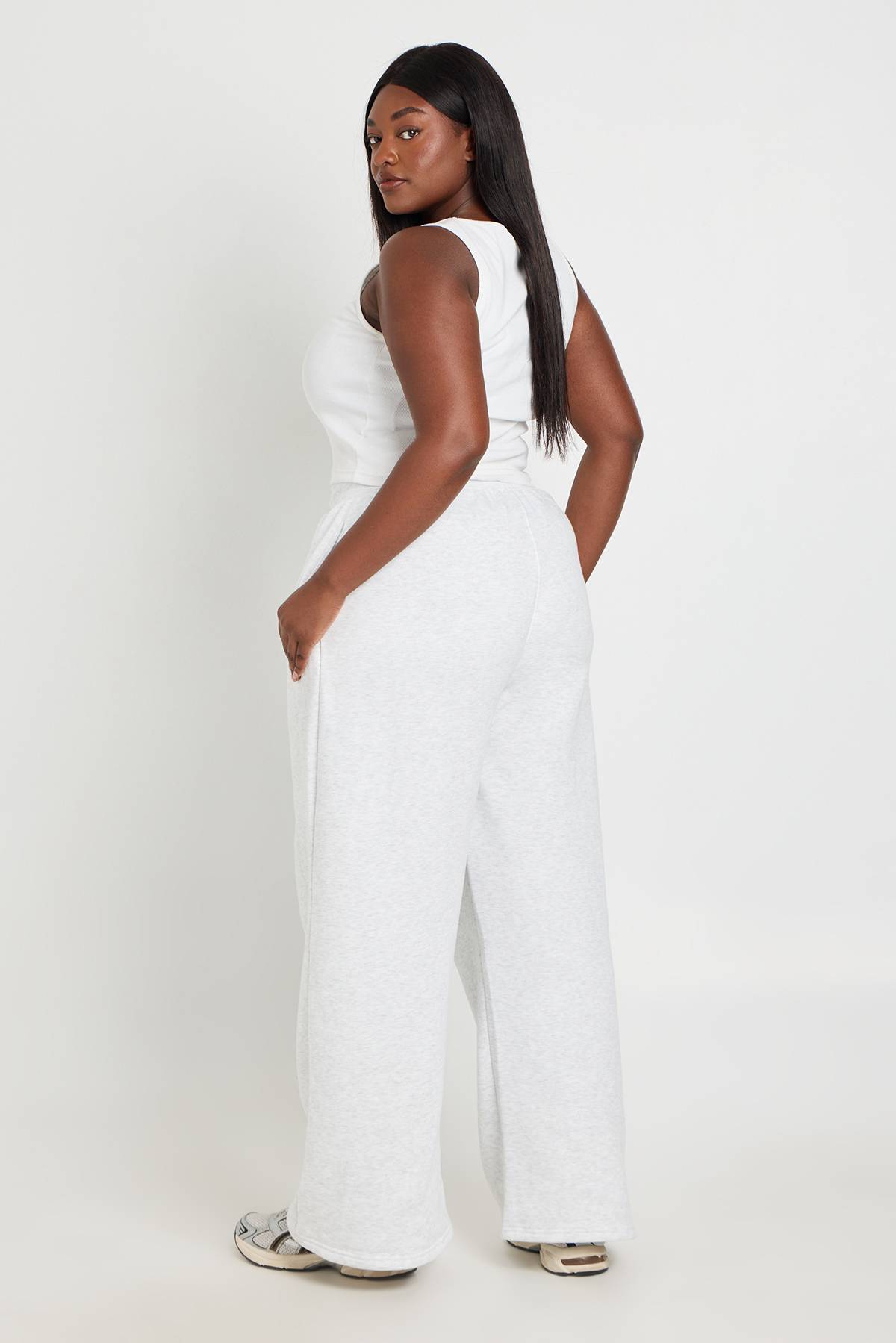 boohoo Jogging Grande Taille À Jambes Larges Avec Plis Piqués