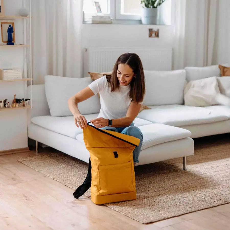 Anna und Oskar Fairer Wickelrucksack Hugo Senfgelb