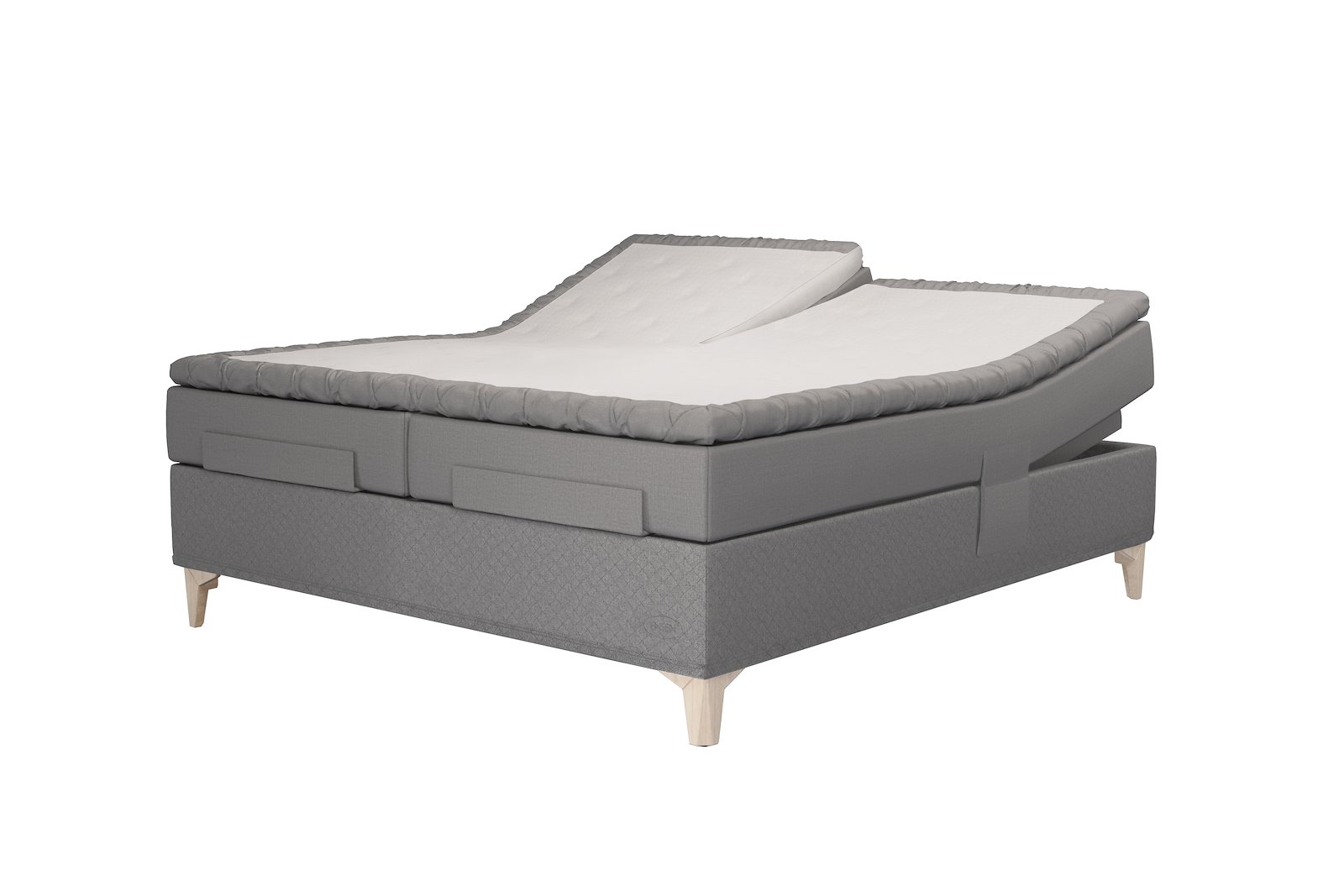 Majestic Aqtive II regulerbar seng 210x210 cm i tekstil 200/204 grå med medium/medium fasthet, seamless utførelse. Majestic Split topper overmadrass og Eicon ben 14 cm hvitlasert med støtteben. Uten hodegavl