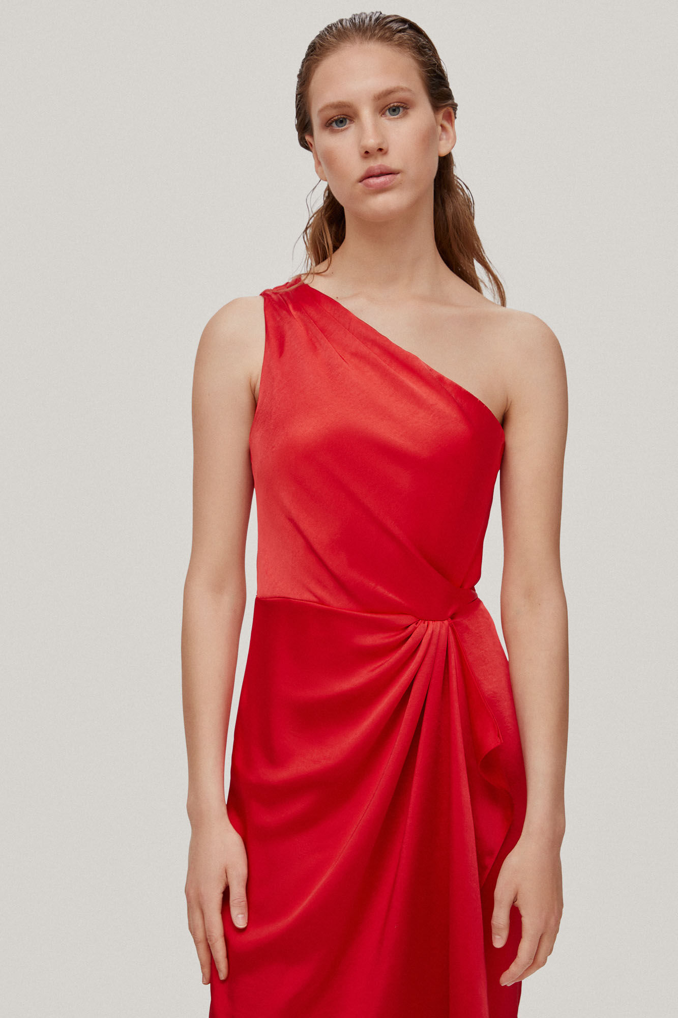 Vestido assimétrico de cetim - Vermelho