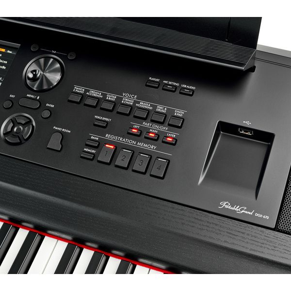 Yamaha DGX-670 B
