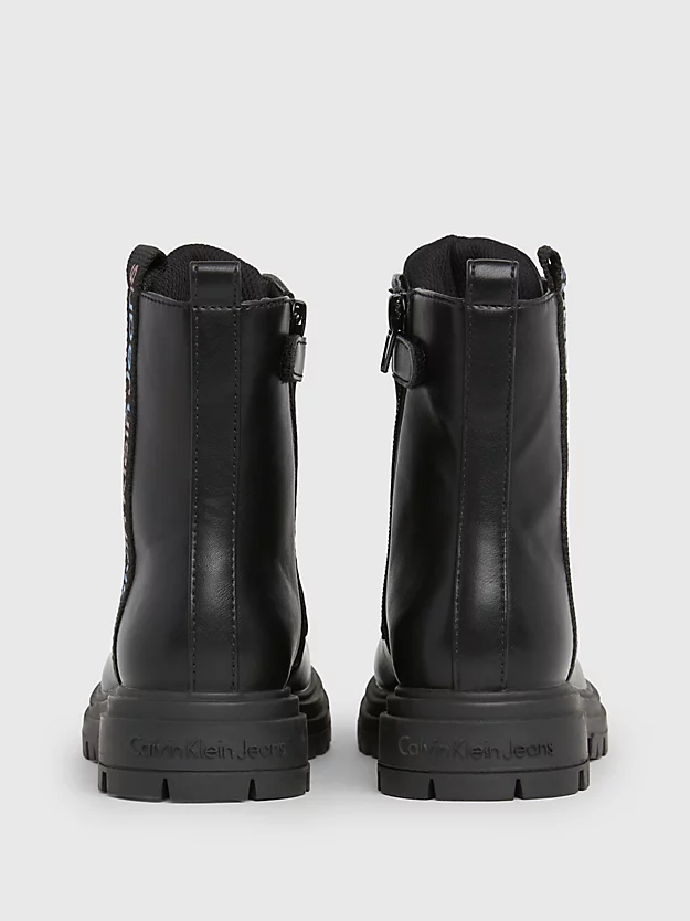 Botas infantis com cadarço