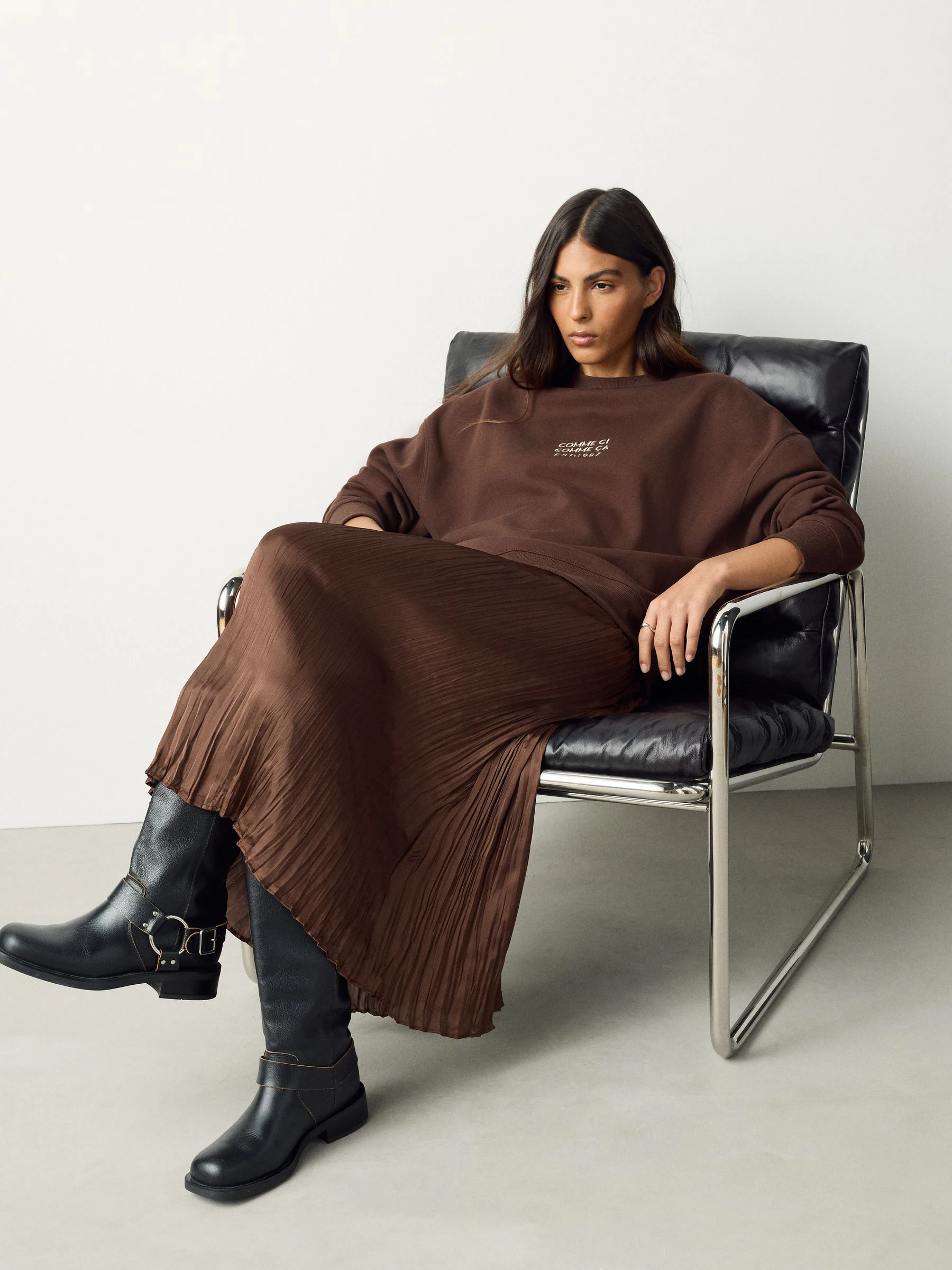 Chocoladebruine borduurwerk - 2-In-1 Sweatshirt With Satin Midi Skirt