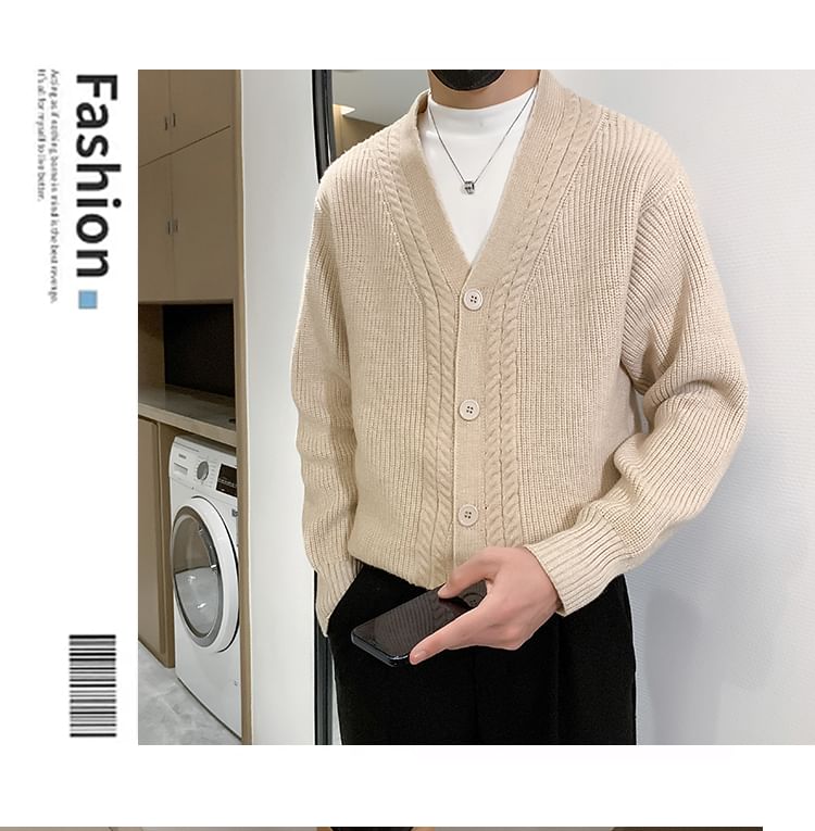 Naideth - V-hals effen kabelgebreid vest