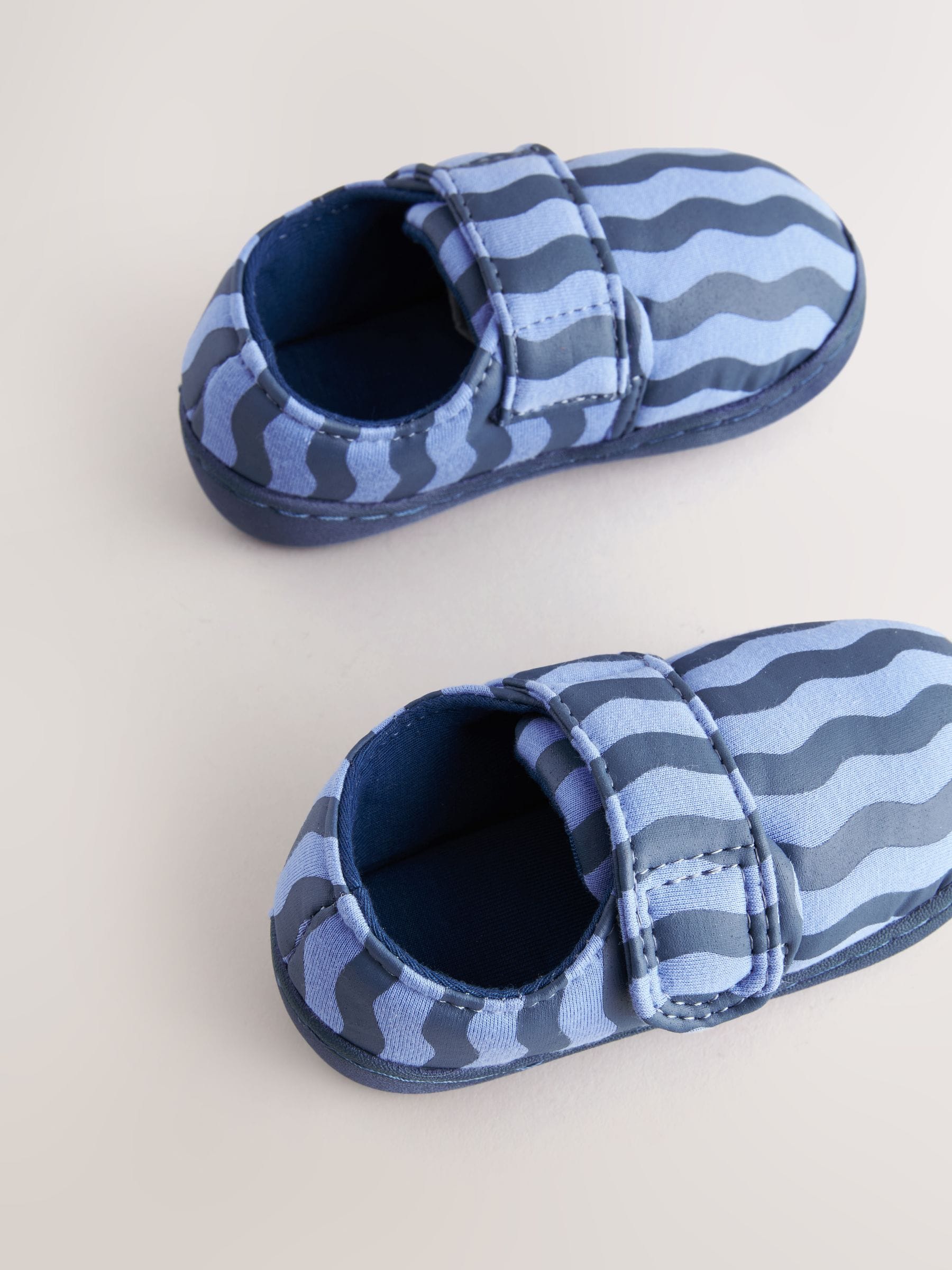 Blauw gestreept - Pantoffels met klittenbandsluiting en omgevende zool