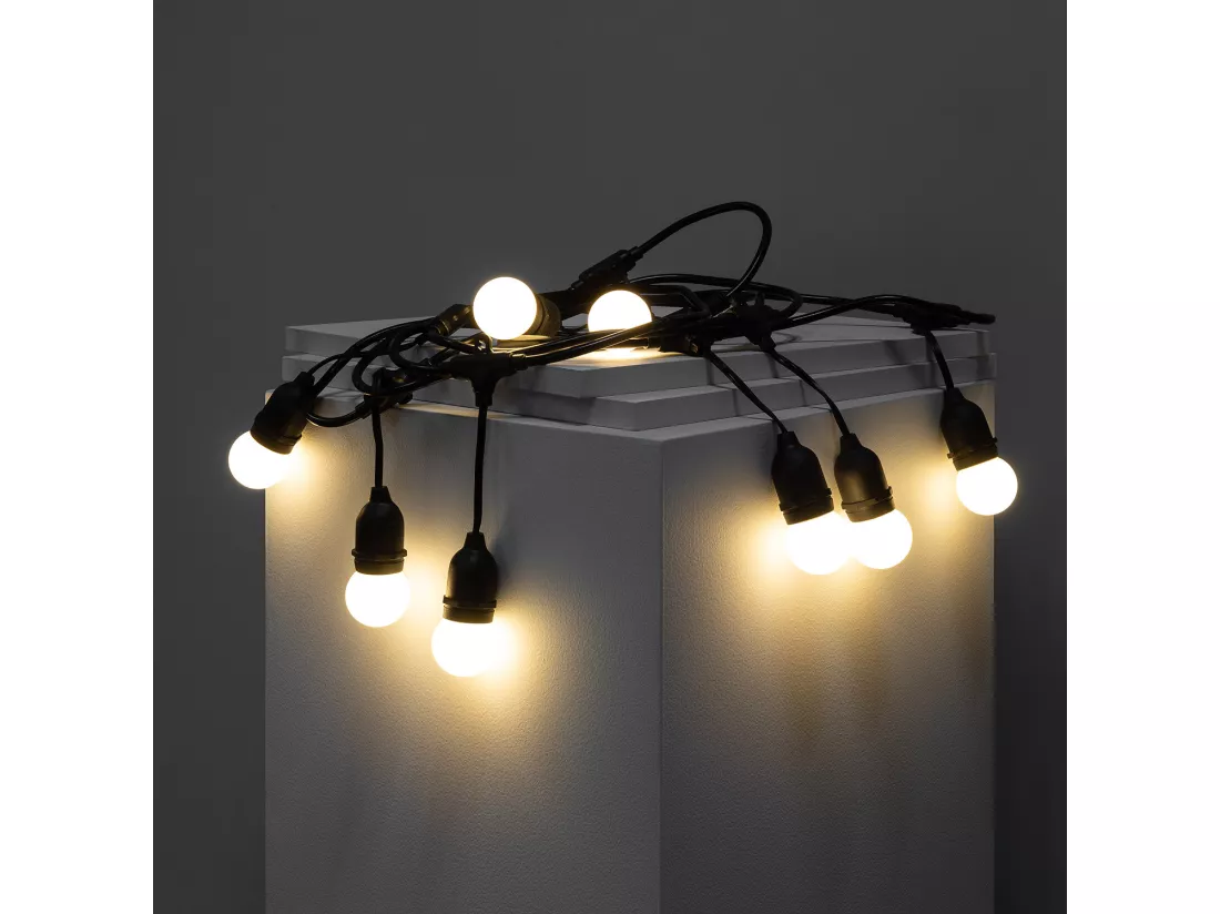 Kit Guirlande Waterproof 5.5m Noire + 8 Ampoules LED E27 G45 3W de Couleurs Blanc