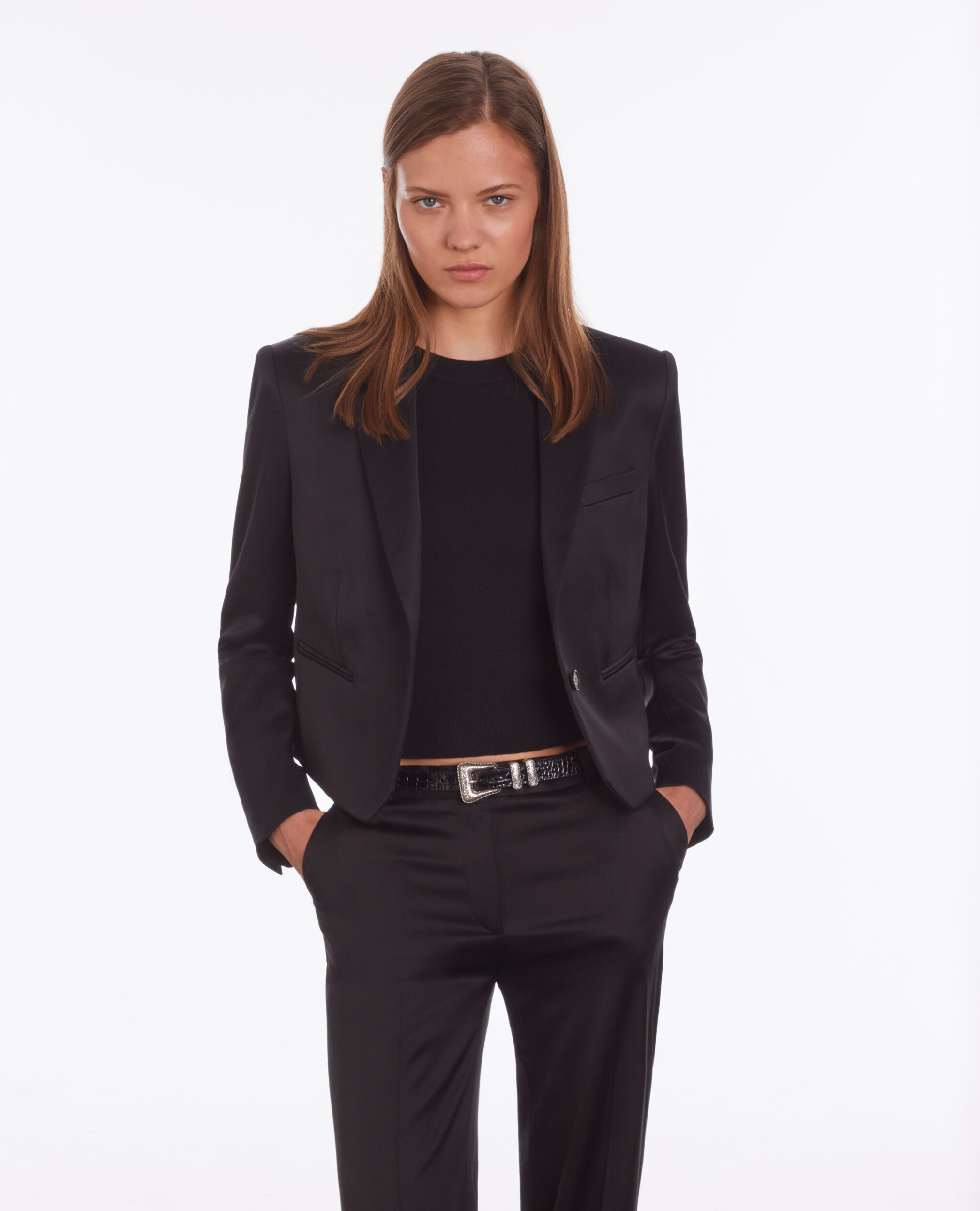 Veste courte noire satinée