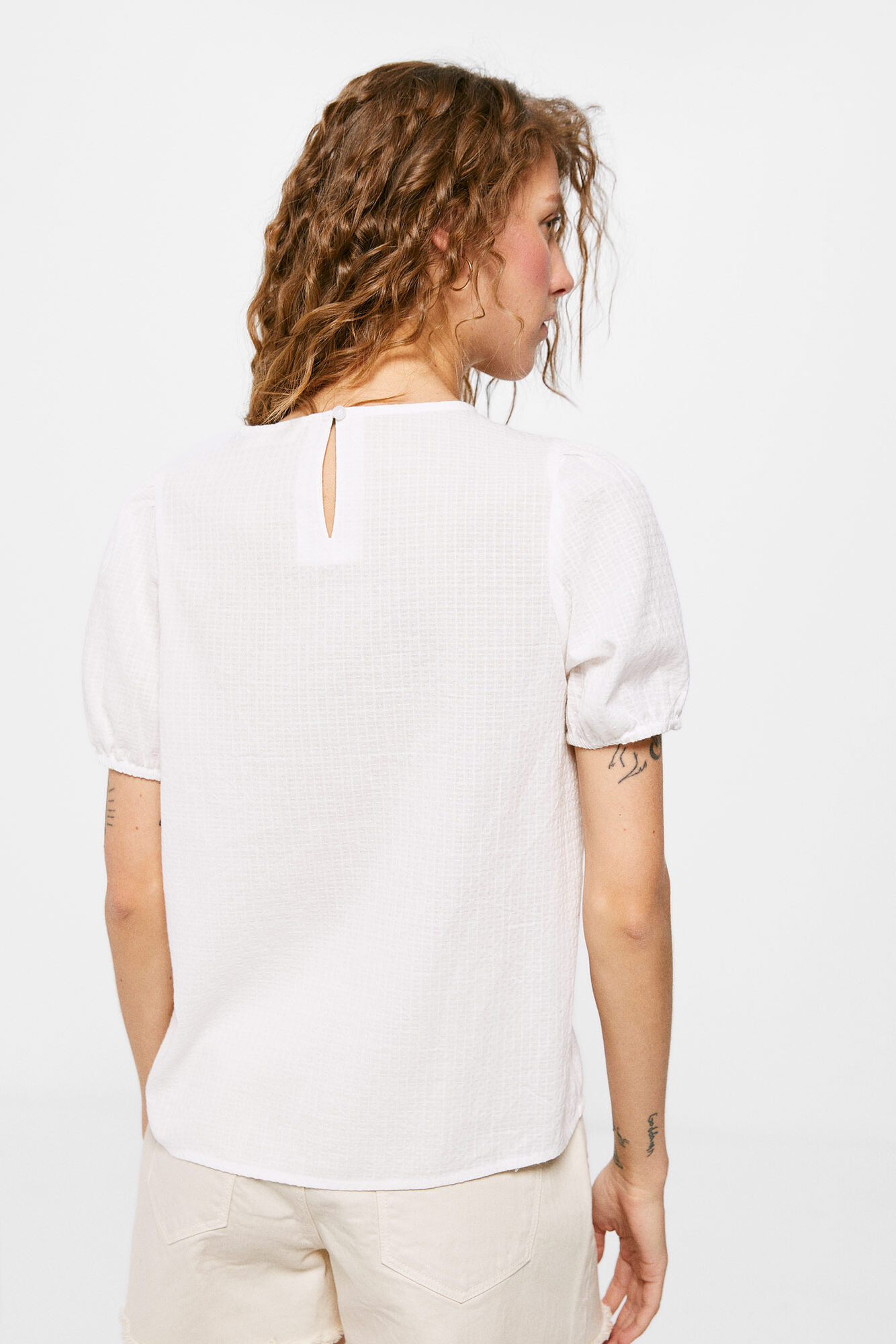 Blusa bordada em algodão dobby