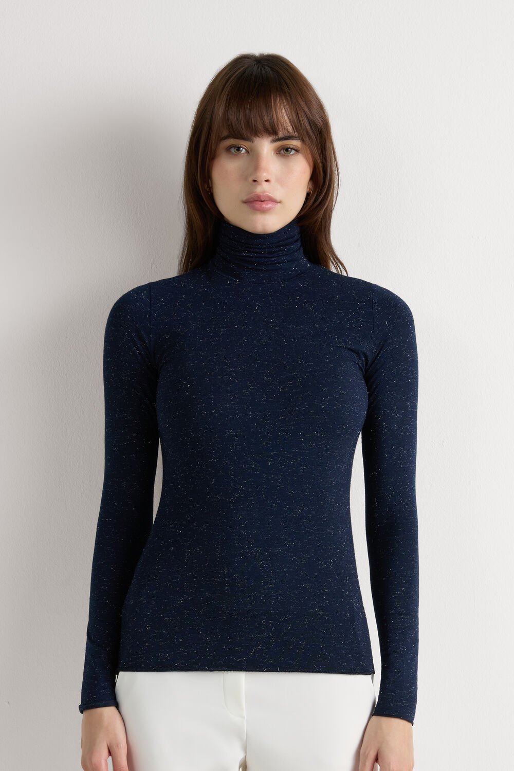 Blusa de gola alta em modal leve com lamê de cashmere