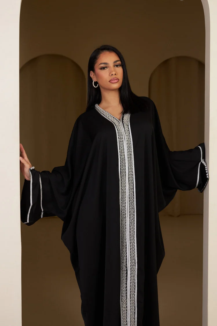 Abaya noire à empiècement perle argenté