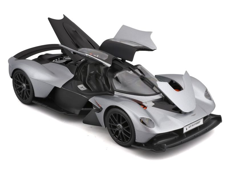 Maisto Sportwagen Aston Martin Valkyrie 2022 1:18 , Silber Sammlermodell im Massstab 1:18