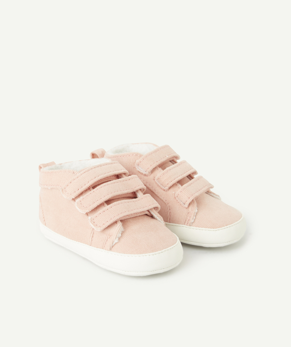 CHAUSSONS STYLE BASKETS À SCRATCHS BÉBÉ FILLE EN VELOURS ROSE