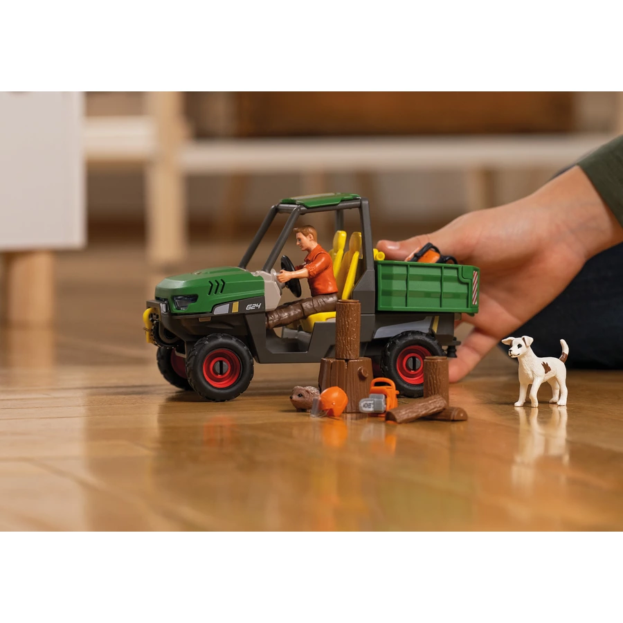 schleich® Waldbauer mit Fahrzeug 42659