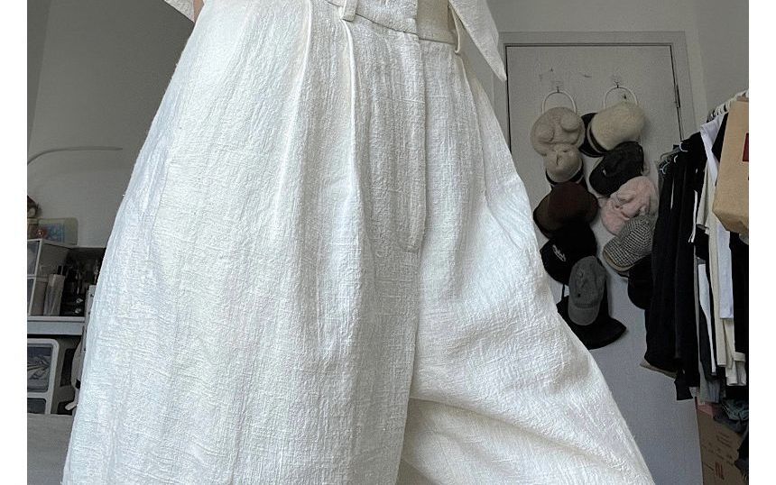 Flowerisque - Vest met knoopjes / T-shirt met korte mouwen / Broek met hoge taille en wijde pijpen