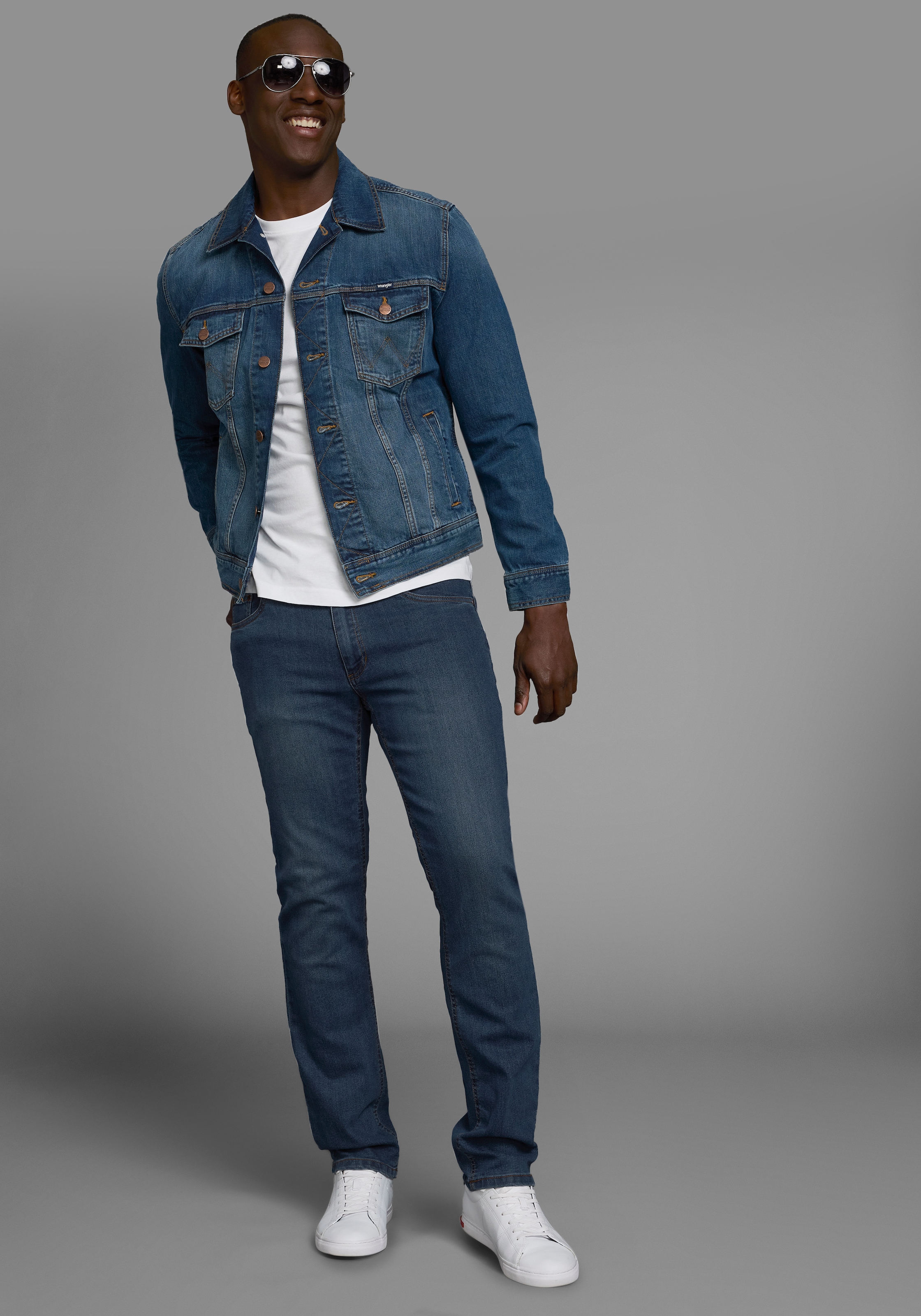 Arizona Straight-Jeans , gerade Beinform,  dezente Used-Waschung,  niedrige Leibhöhe
