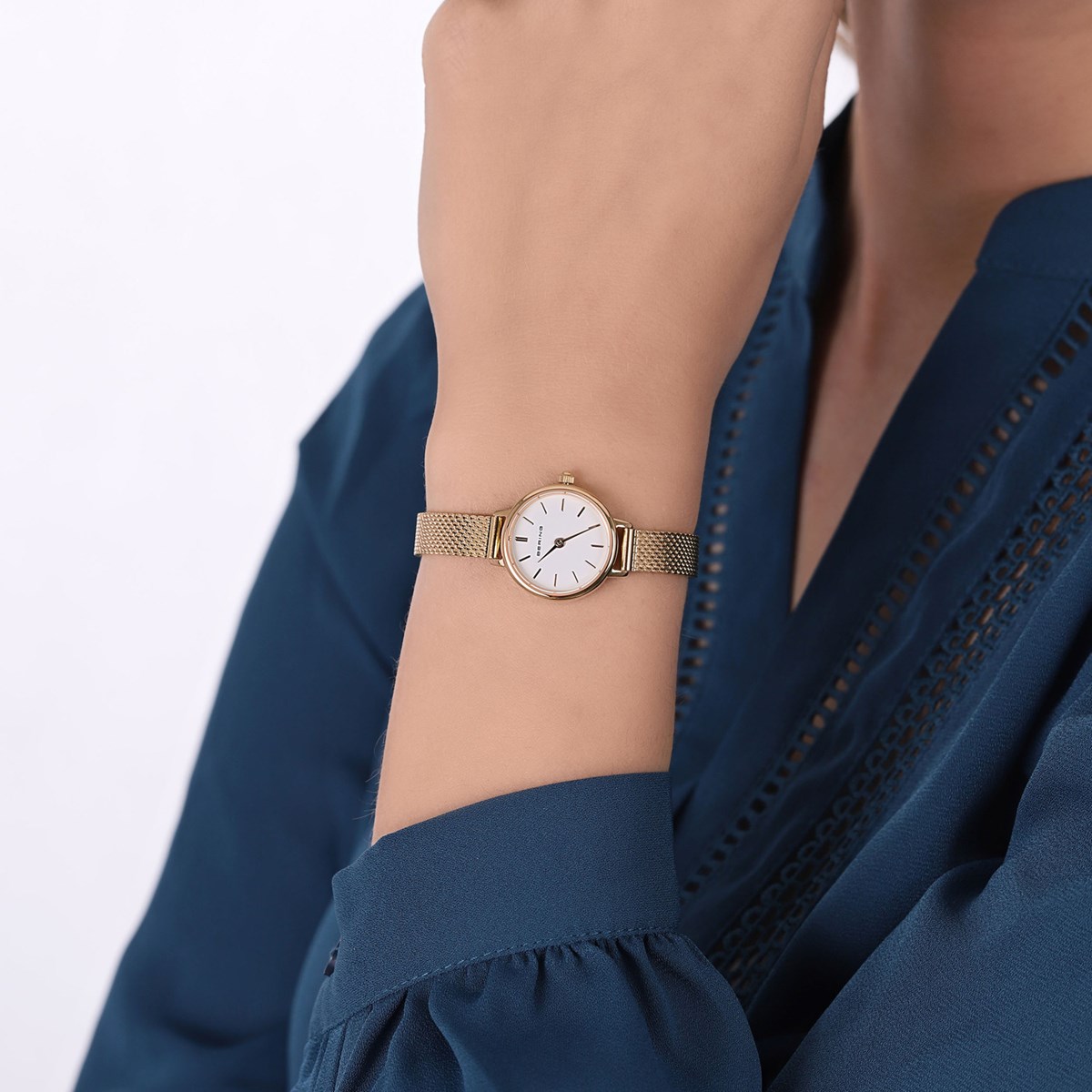 Montre femme Bering maille milanaise dorée