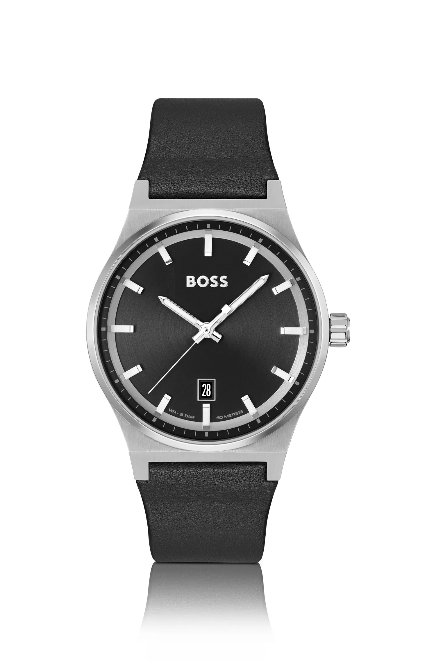 Relógio BOSS com mostrador preto e pulseira de couro.