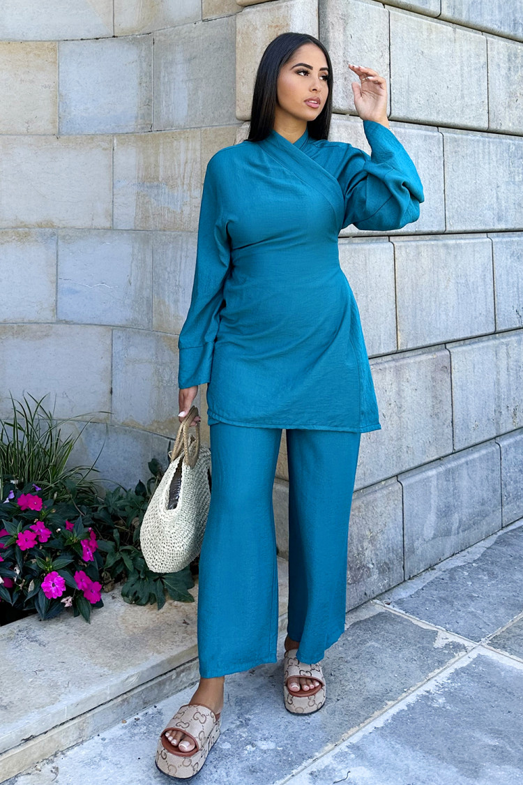 Ensemble 2 pièces blouse + pantalon bleu a noué
