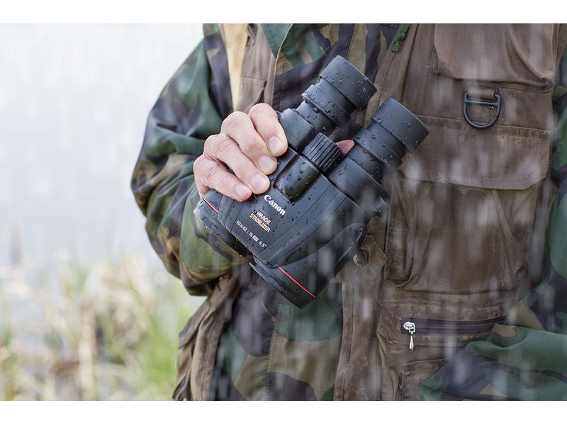 Canon Fernglas 10x42L IS WP Wasserdichte* Premium-Fernglas mit 10facher Vergrösserung bietet die lichtstarke Spitzenoptik der Canon L Serie sowie einen optischen Bildstabilisator