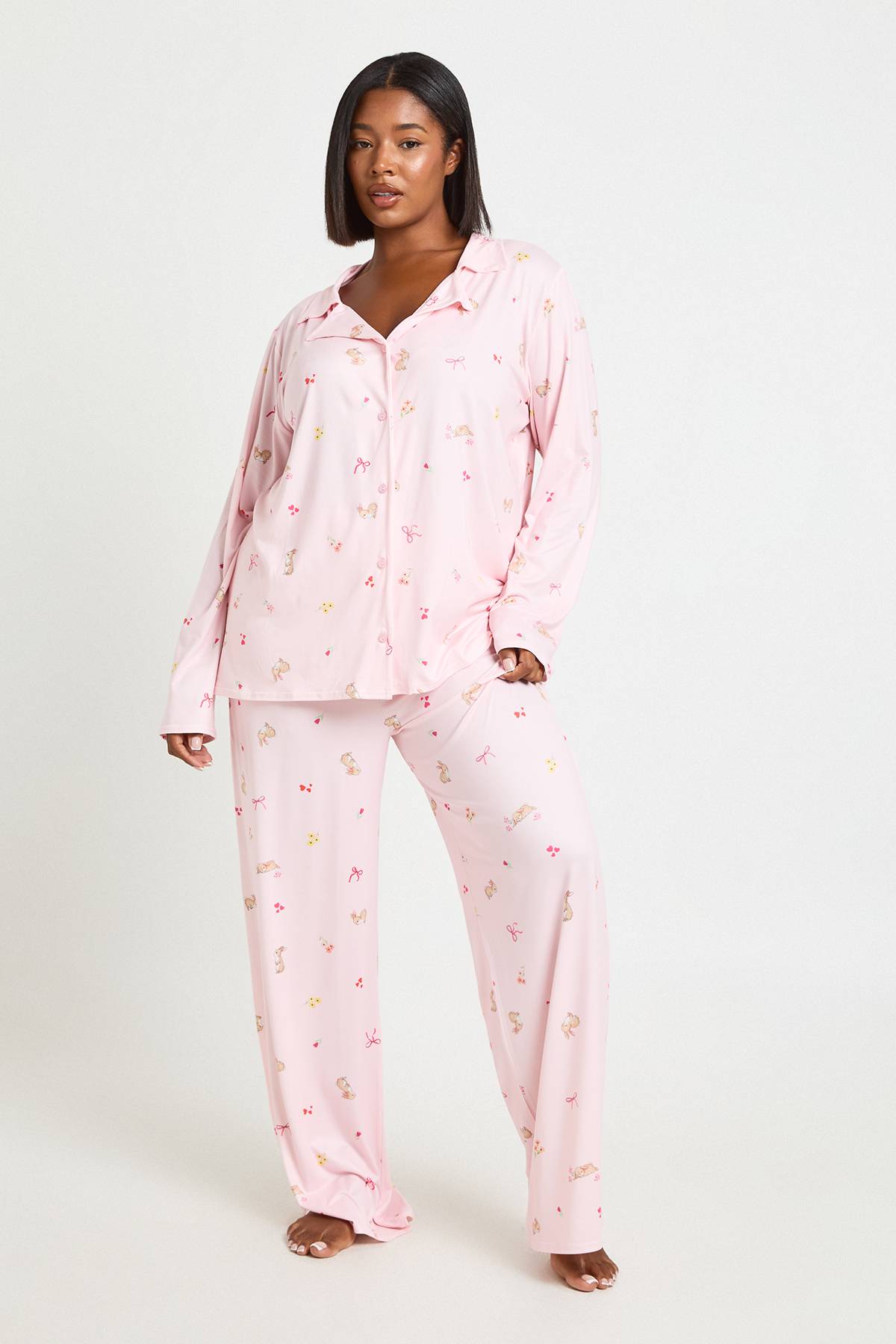 boohoo Ensemble Pyjama Grande Taille Chemise À Manches Longues Et Pantalon Imprimé Lapins Et Nœuds