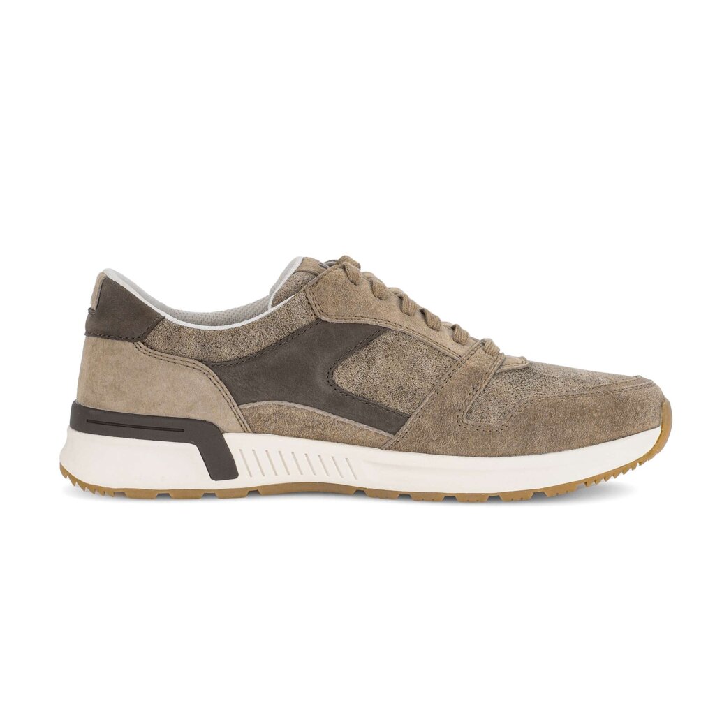 Lage sneaker bruin