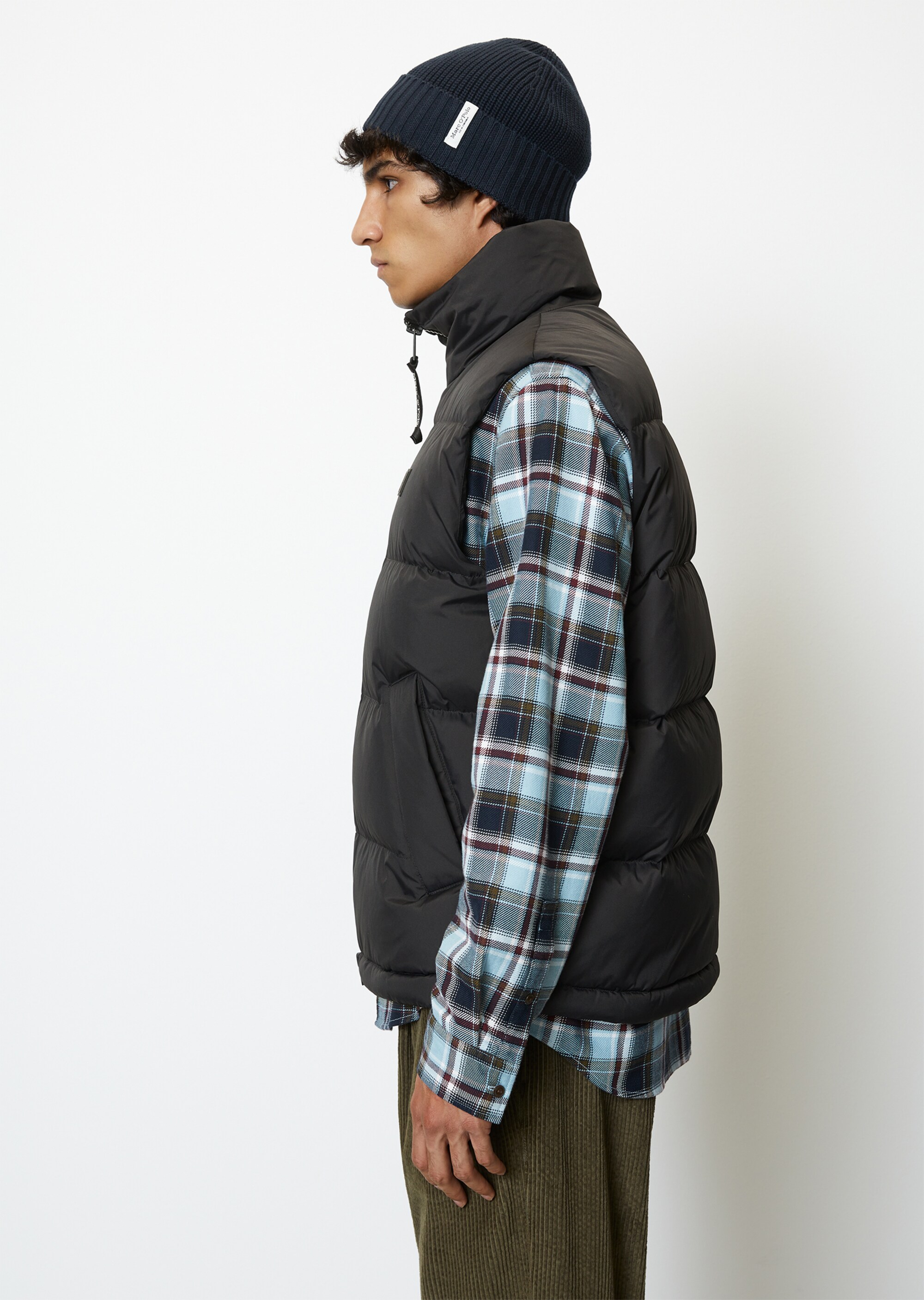 Daunenweste regular mit matter Oberfläche aus recyceltem Polyester