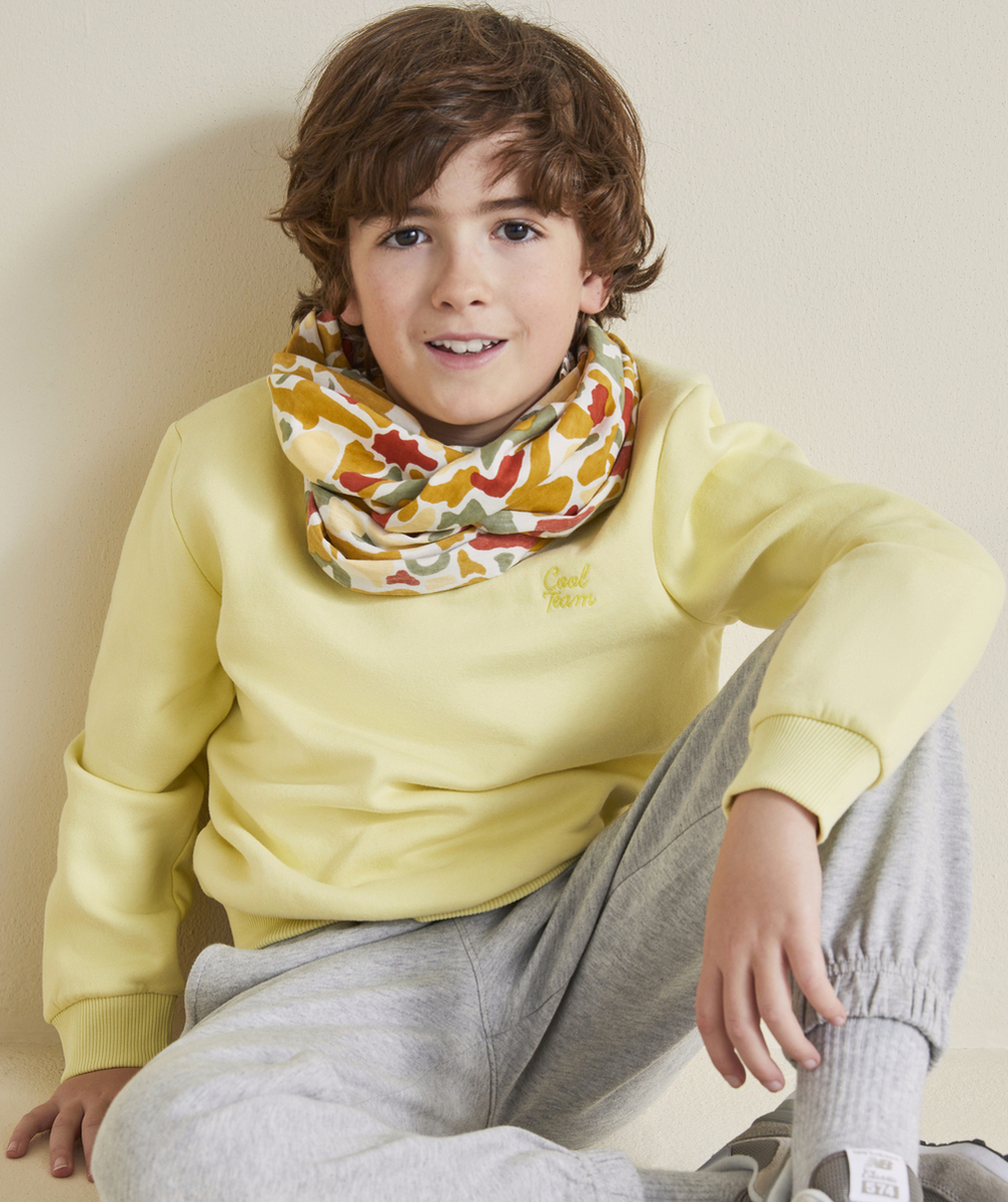 SWEAT GARÇON EN FIBRES RECYCLÉES JAUNE ET MESSAGE BRODÉ