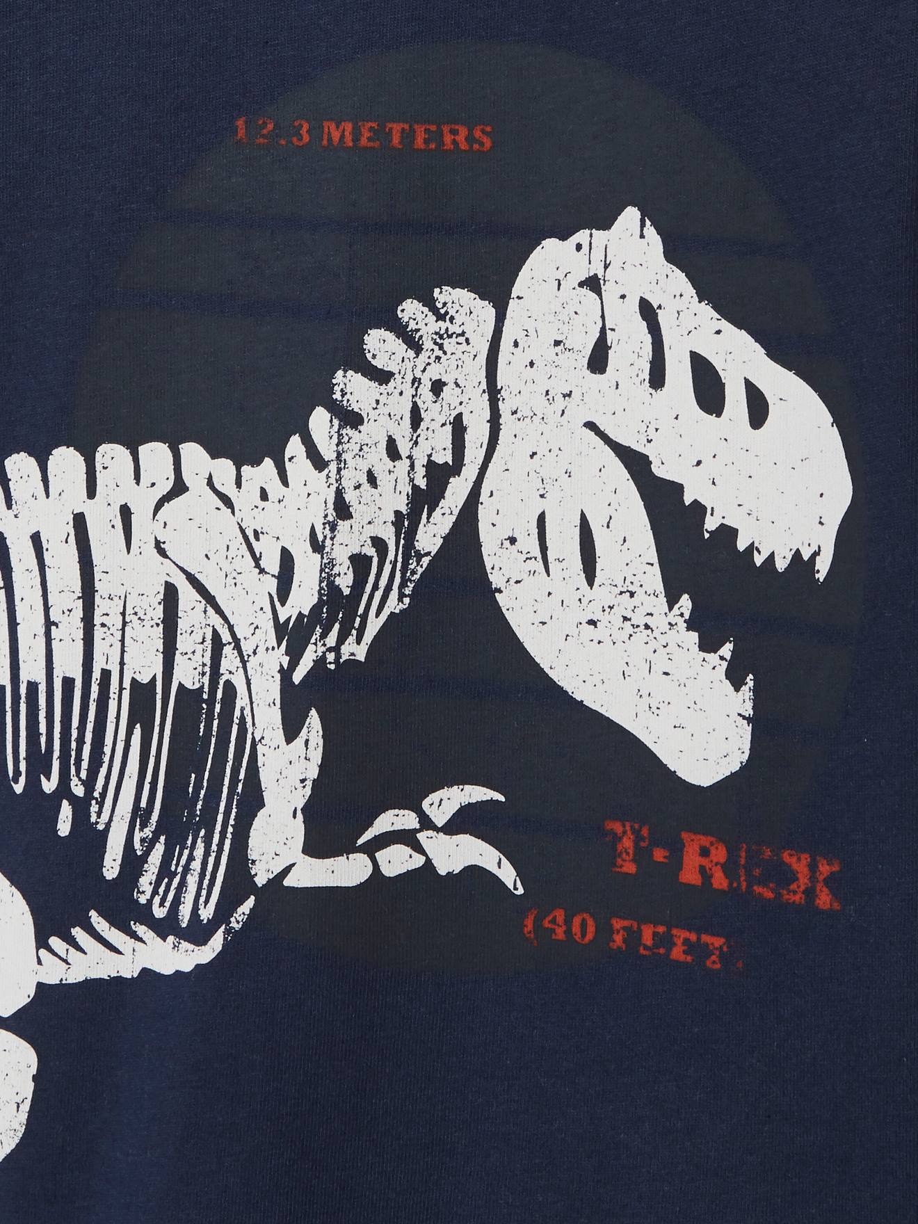 Camiseta infantil masculina com estampa de esqueleto de dinossauro T-Rex, azul lisa com detalhes.