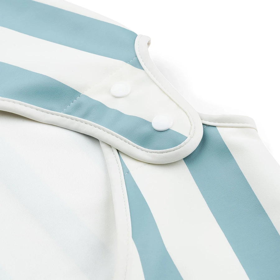Done by Deer™ Ärmeltaschen-Lätzchen Stripes blau