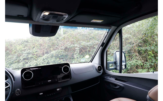 Remis Fahrerhausverdunkelung REMIfront IV für Mercedes Sprinter ab 2019