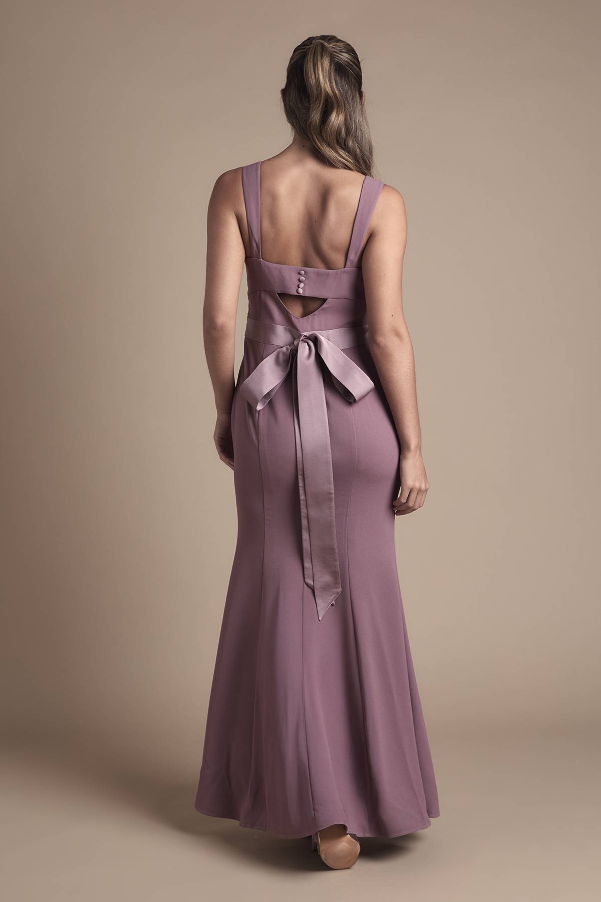 Coast Robe de Demoiselle d'Honneur en Satin à Bretelles avec Détail de Nœud au Dos
