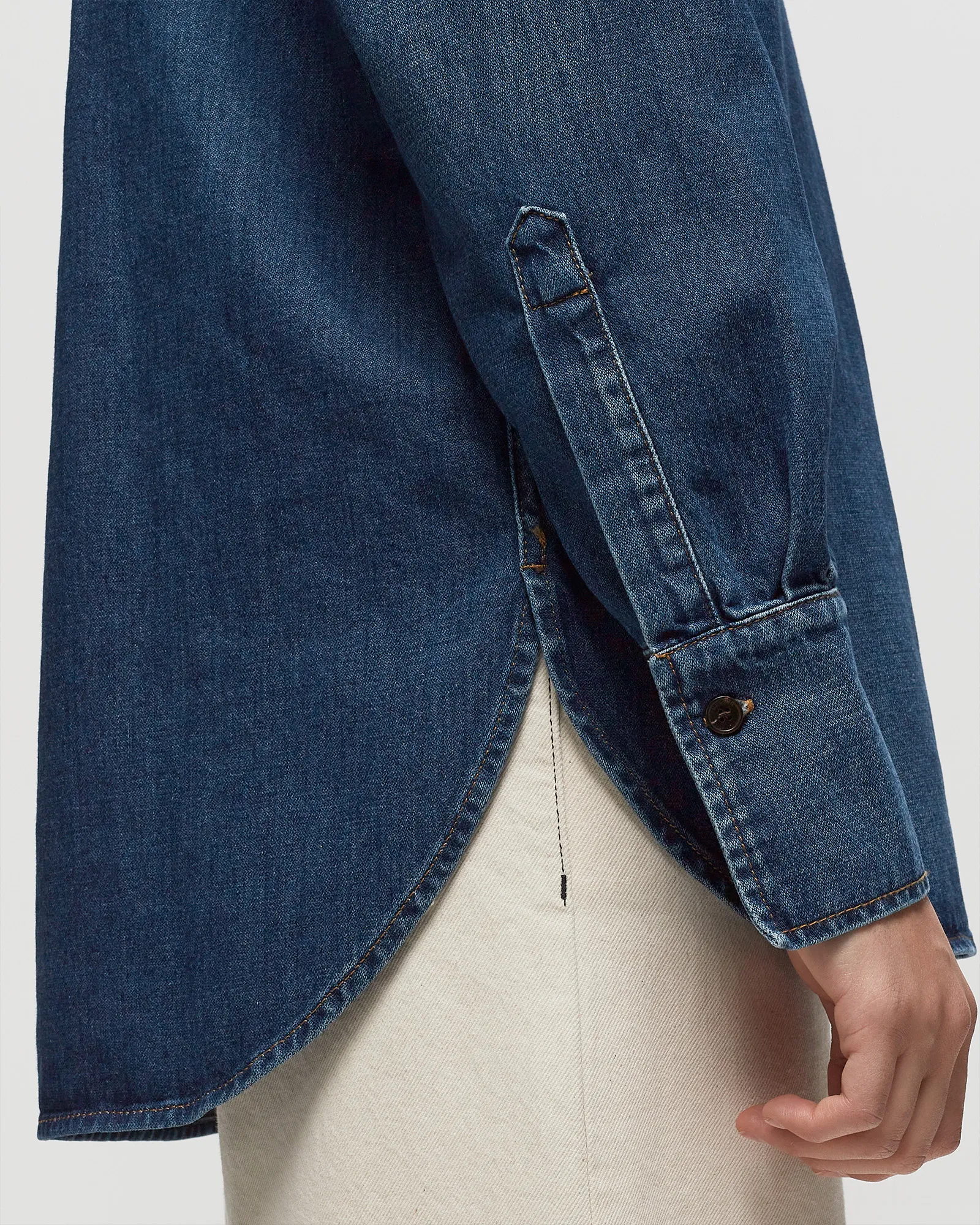 CLOSED BOXY LONGE SLEEVE SHIRT