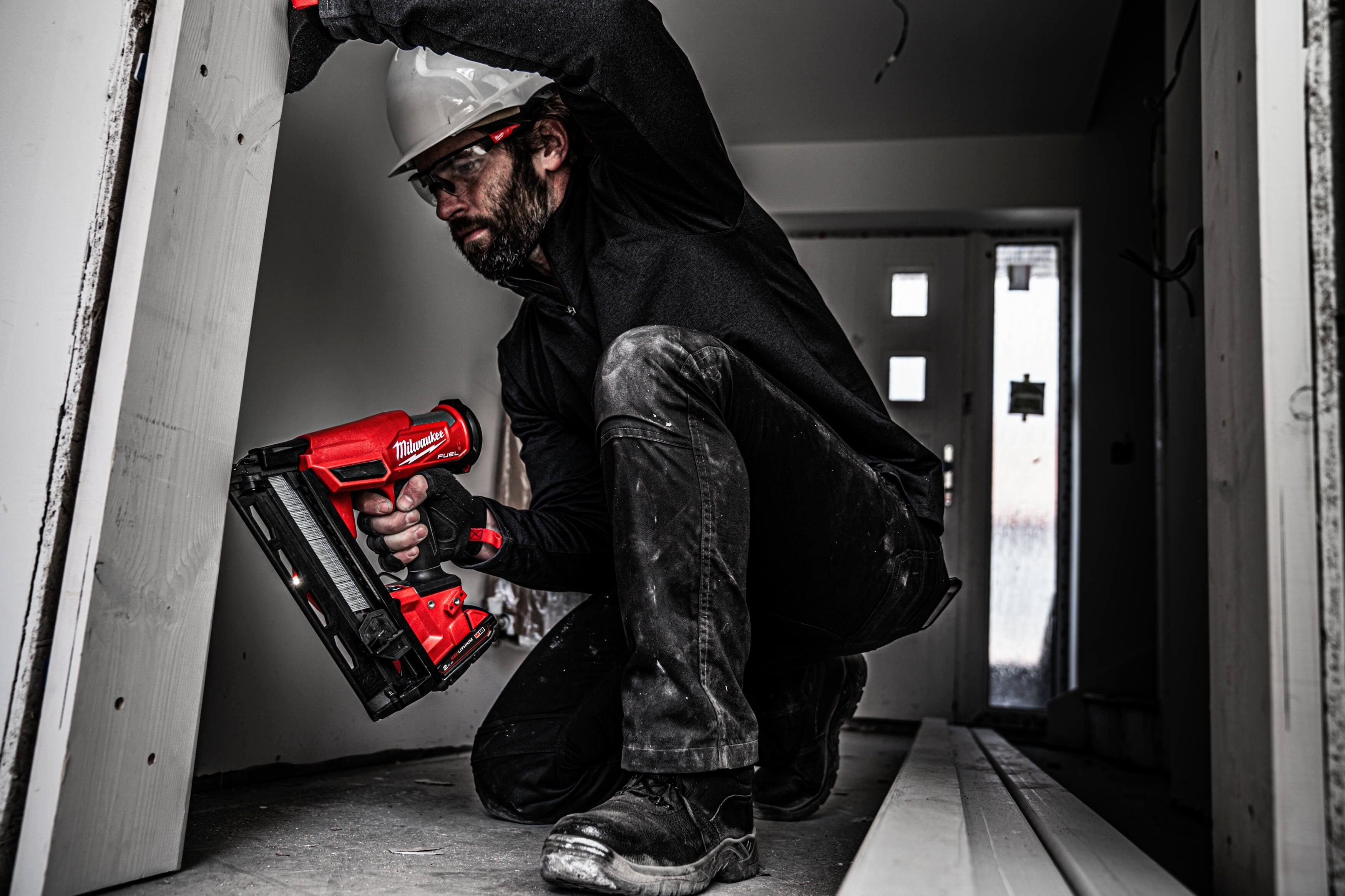 Milwaukee M18 FUEL™ FN16GA-202X Accu Afwerktacker 16Ga 18V 2.0Ah in HD-Box - 4933478092